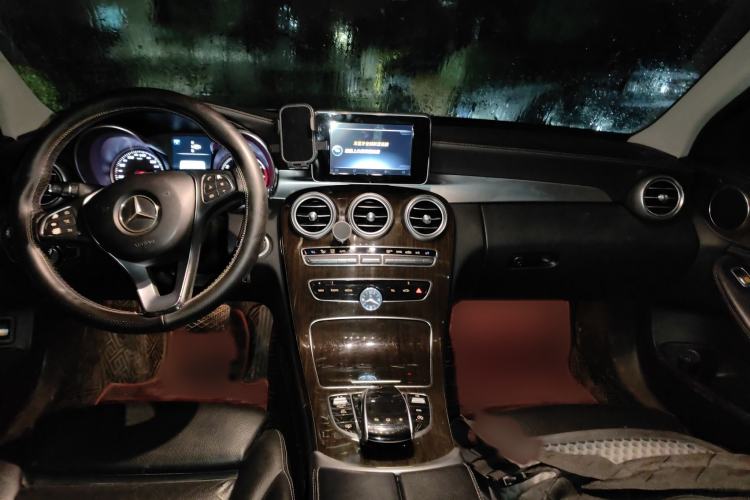 Used Mercedes-Benz C-Class 2015 Facelift C 200 L Interior 2