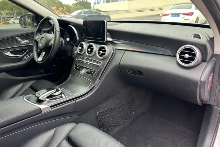 Used Mercedes-Benz C-Class 2015 C 200 station wagon Interior 2