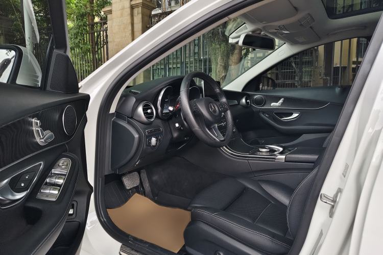 Used Mercedes-Benz C-Class 2015 C 200 station wagon Interior 3