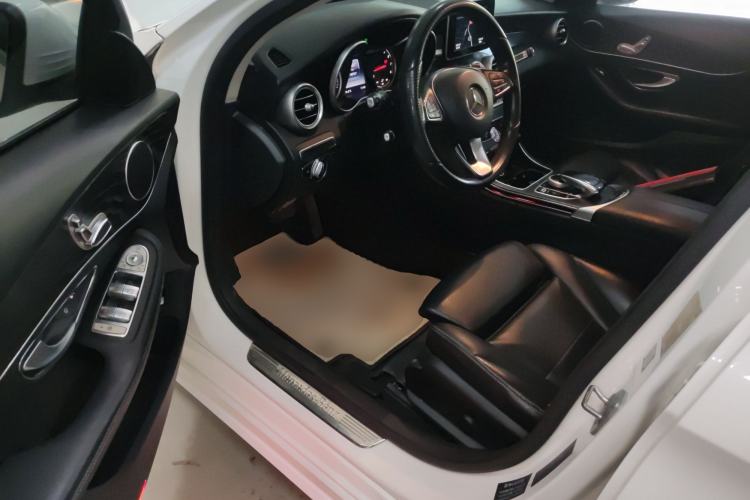 Used Mercedes-Benz C-Class 2015 C 200 station wagon Interior 3