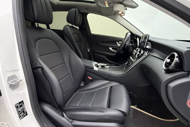 Used Mercedes-Benz C-Class 2015 C 200 L Sport Edition Interior 3