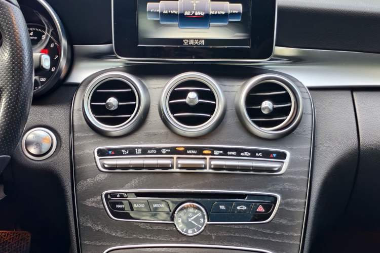Used Mercedes-Benz C-Class 2015 C 200 station wagon Interior 3