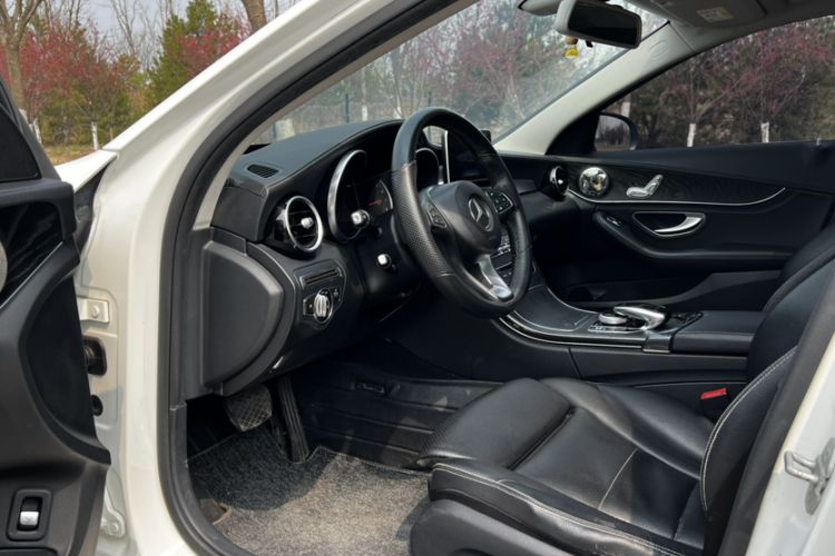 Used Mercedes-Benz C-Class 2015 C 180 L Sport Edition Interior 3