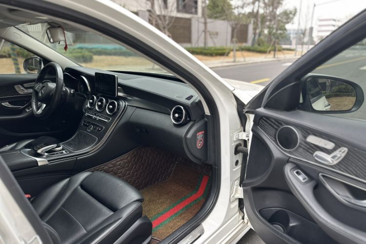 Used Mercedes-Benz C-Class 2015 C 200 L 4MATIC Sport Edition Interior 3