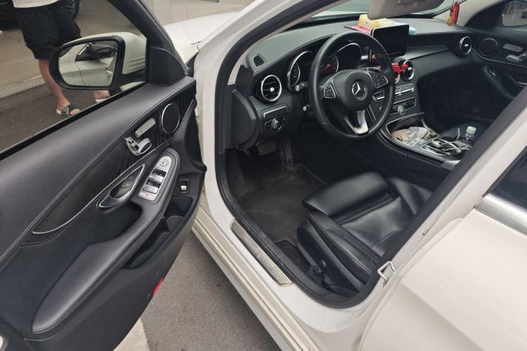 Used Mercedes-Benz C-Class 2015 Revised C 200 L Sport Edition Interior 3