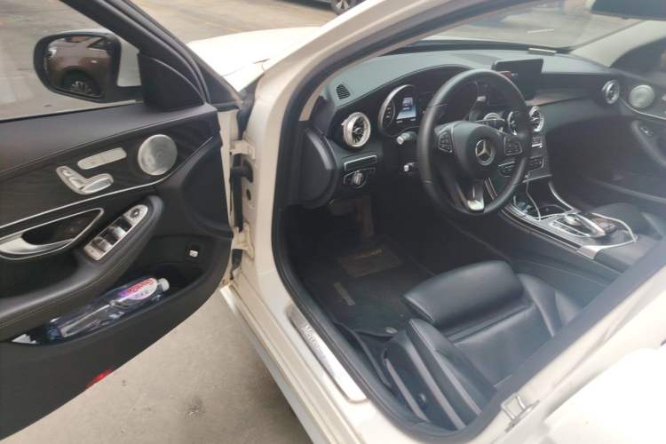 Used Mercedes-Benz C-Class 2015 Revised C 200 L Sport Edition Interior 3
