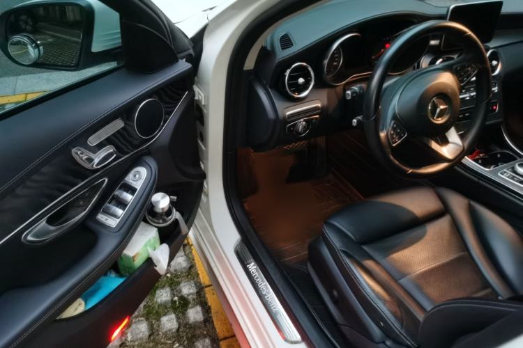 Used Mercedes-Benz C-Class 2015 C 200 L Sport Edition Interior 3