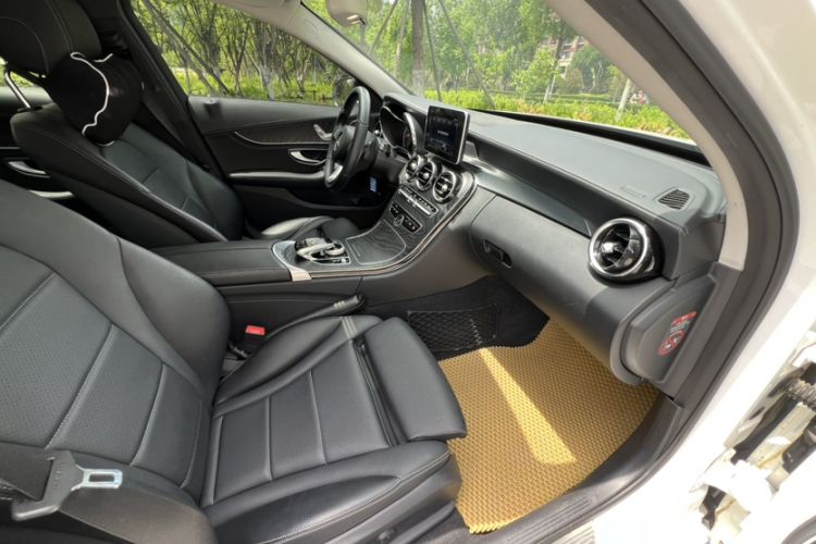 Used Mercedes-Benz C-Class 2015 C 180 L Sport Edition Interior 3