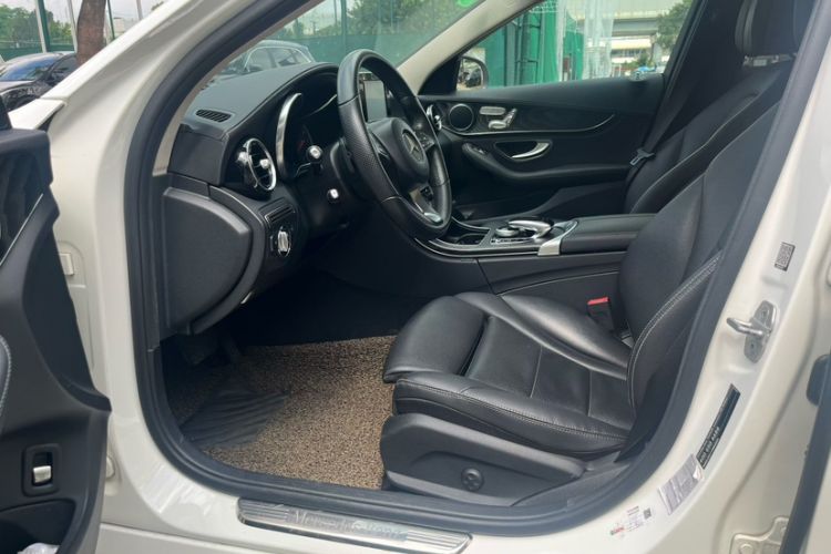 Used Mercedes-Benz C-Class 2015 C 200 L Sport Edition Interior 3