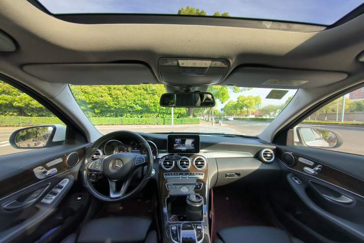 Used Mercedes-Benz C-Class 2015 C 200 L 4MATIC Interior 3