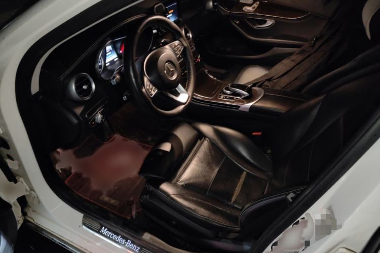 Used Mercedes-Benz C-Class 2015 Facelift C 200 L Interior 3