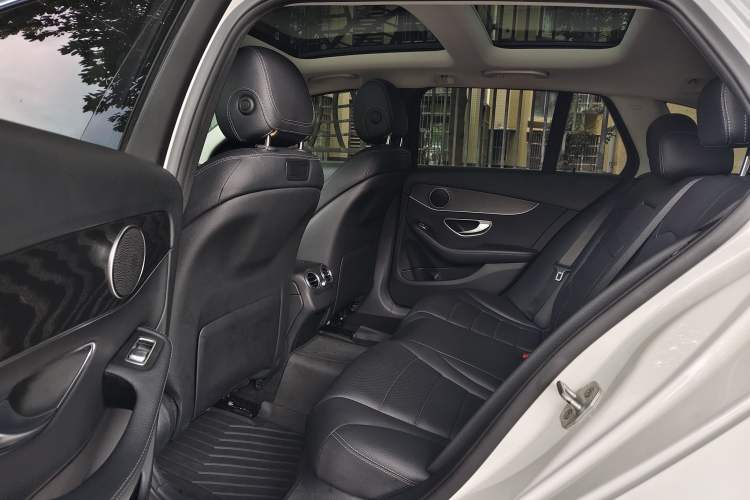 Used Mercedes-Benz C-Class 2015 C 200 station wagon Interior 4