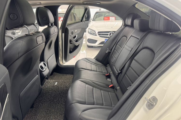 Used Mercedes-Benz C-Class 2015 Revised C 200 L Sport Edition Interior 4
