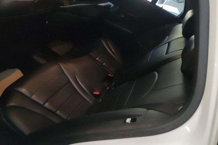Used Mercedes-Benz C-Class 2015 C 200 station wagon Interior 4