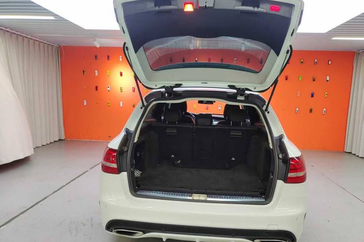 Used Mercedes-Benz C-Class 2015 C 200 station wagon Interior 4