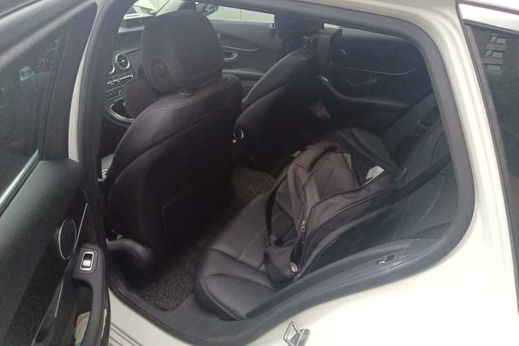 Used Mercedes-Benz C-Class 2015 C 200 station wagon Interior 4