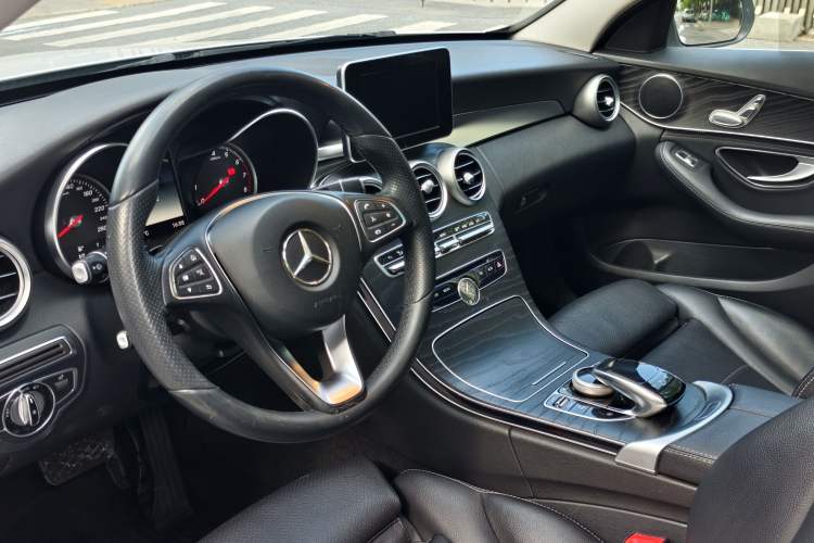 Used Mercedes-Benz C-Class 2015 C 200 station wagon Interior 4