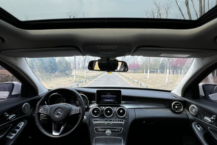Used Mercedes-Benz C-Class 2015 C 180 L Sport Edition Interior 4