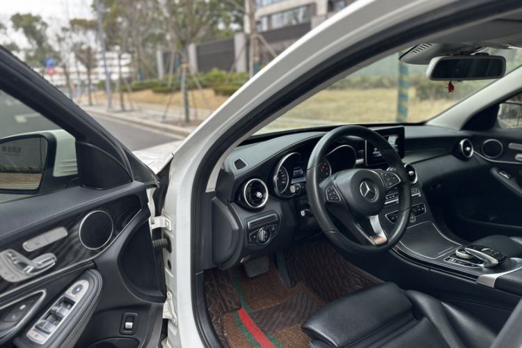 Used Mercedes-Benz C-Class 2015 C 200 L 4MATIC Sport Edition Interior 4