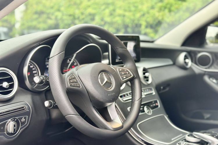 Used Mercedes-Benz C-Class 2015 C 200 station wagon Interior 4