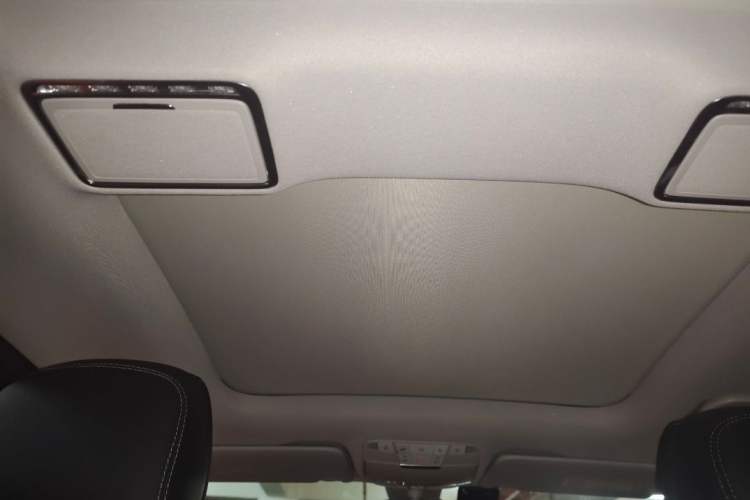 Used Mercedes-Benz C-Class 2015 Revised C 200 L Sport Edition Interior 4