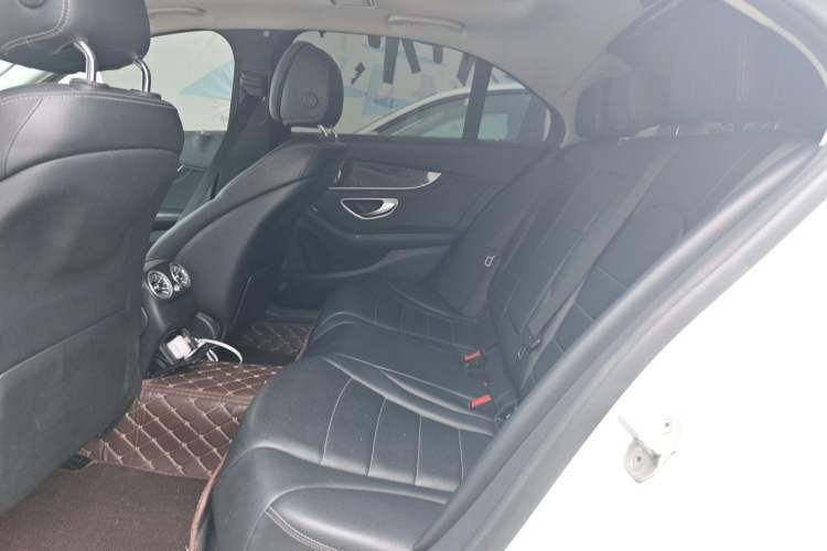 Used Mercedes-Benz C-Class 2015 C 200 L Interior 4