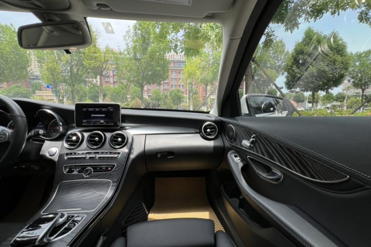 Used Mercedes-Benz C-Class 2015 C 180 L Sport Edition Interior 4