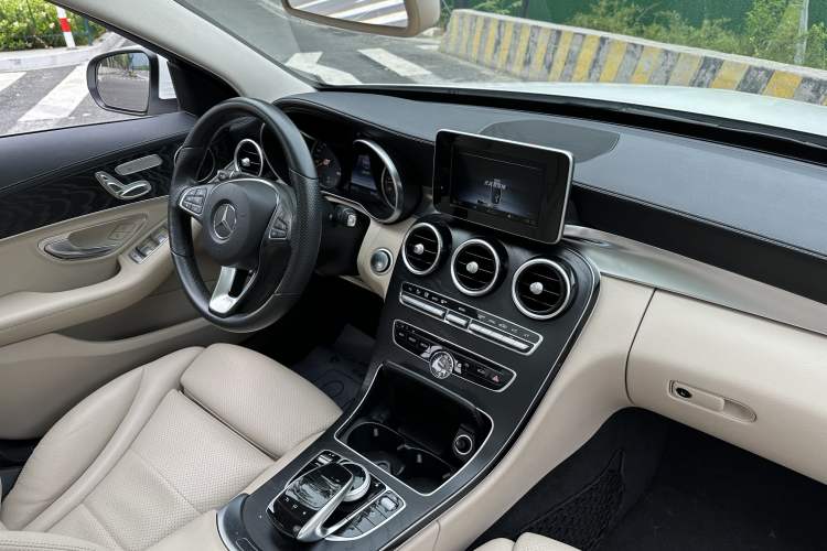Used Mercedes-Benz C-Class 2015 Revised C 200 L Sport Edition Interior 5