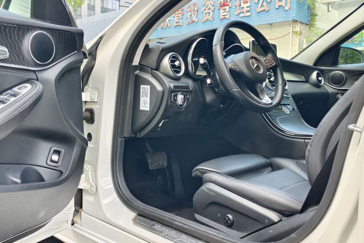 Used Mercedes-Benz C-Class 2015 C 200 station wagon Interior 5