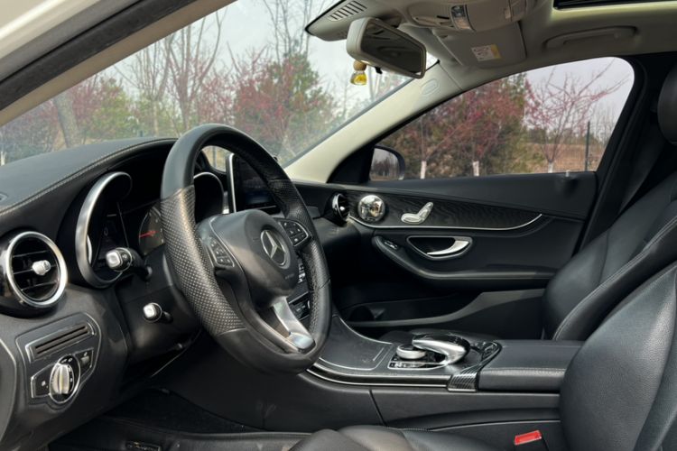 Used Mercedes-Benz C-Class 2015 C 180 L Sport Edition Interior 5