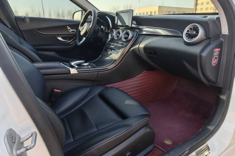 Used Mercedes-Benz C-Class 2015 C 200 station wagon Interior 5