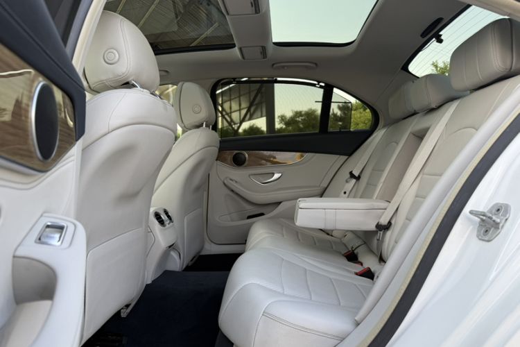 Used Mercedes-Benz C-Class 2015 C 200 L Interior 5