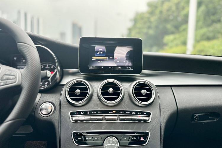 Used Mercedes-Benz C-Class 2015 C 200 station wagon Interior 5
