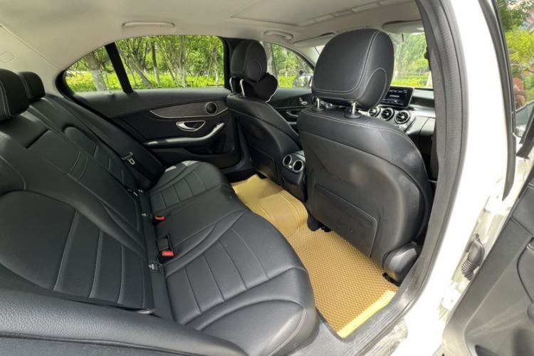 Used Mercedes-Benz C-Class 2015 C 180 L Sport Edition Interior 5