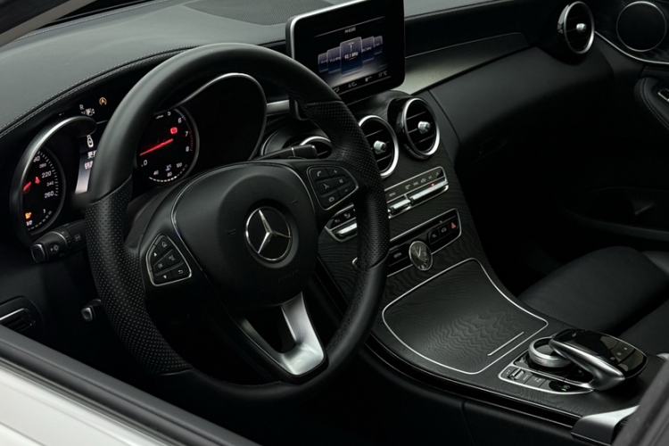 Used Mercedes-Benz C-Class 2015 C 200 L Sport Edition Interior 6