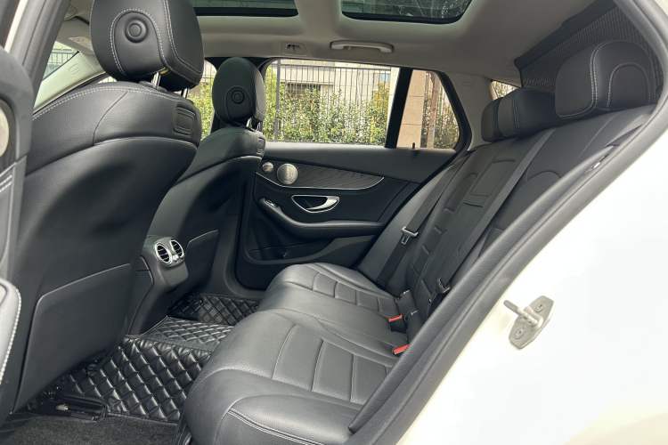 Used Mercedes-Benz C-Class 2015 C 200 station wagon Interior 6