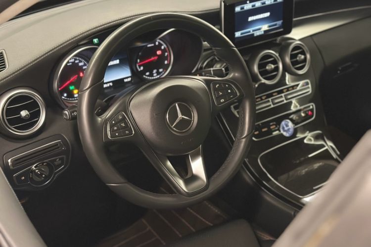 Used Mercedes-Benz C-Class 2015 C 200 L 4MATIC Interior 6