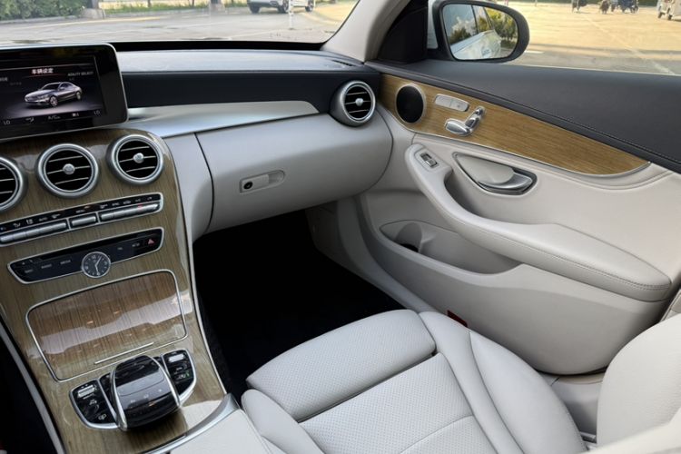 Used Mercedes-Benz C-Class 2015 C 200 L Interior 6