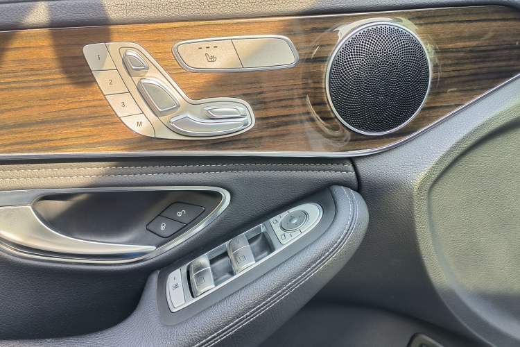 Used Mercedes-Benz C-Class 2015 C 200 L 4MATIC Interior 6