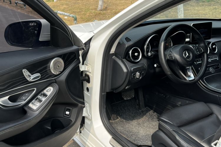 Used Mercedes-Benz C-Class 2015 C 180 L Sport Edition Interior 7