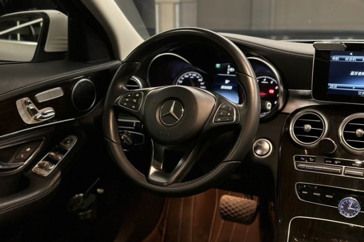 Used Mercedes-Benz C-Class 2015 C 200 L 4MATIC Interior 8