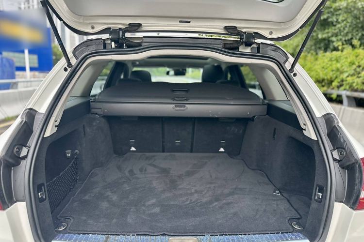 Used Mercedes-Benz C-Class 2015 C 200 station wagon Interior 8