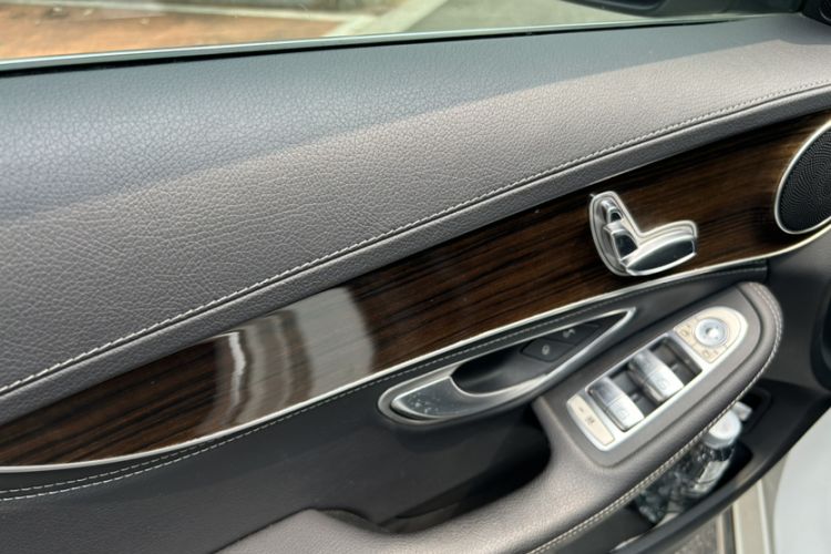 Used Mercedes-Benz C-Class 2015 C 180 L Interior 8
