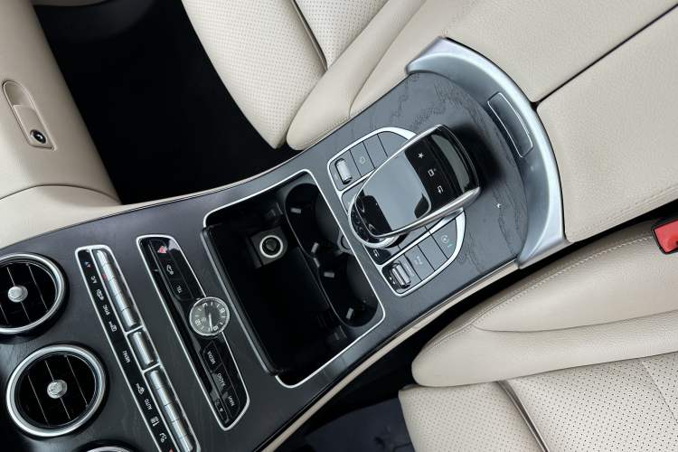 Used Mercedes-Benz C-Class 2015 Revised C 200 L Sport Edition Interior 9