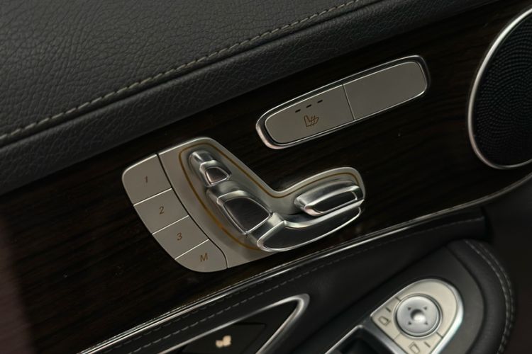 Used Mercedes-Benz C-Class 2015 C 200 L 4MATIC Interior 9