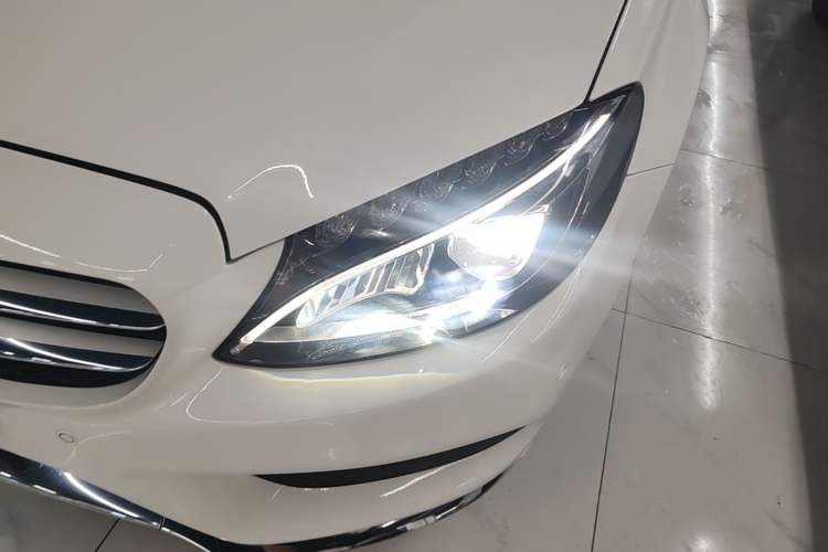 Used Mercedes-Benz C-Class 2015 Revised C 200 L Sport Edition Left Front Headlight
