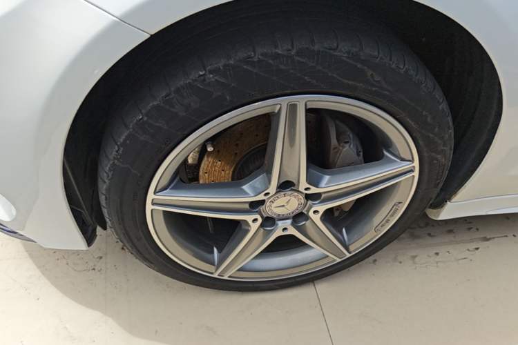 Used Mercedes-Benz C-Class 2015 C 200 station wagon Left Front Wheel Hub