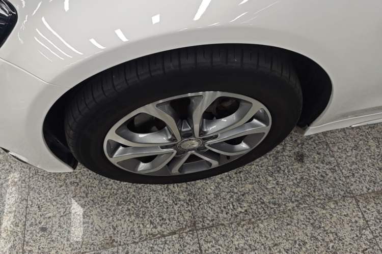 Used Mercedes-Benz C-Class 2015 Restyled C 180 L Sport Edition Left Front Wheel Hub