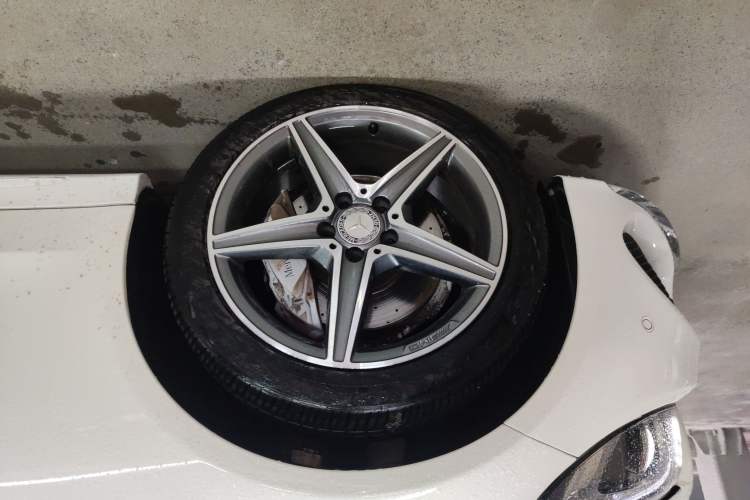 Used Mercedes-Benz C-Class 2015 C 200 station wagon Left Front Wheel Hub