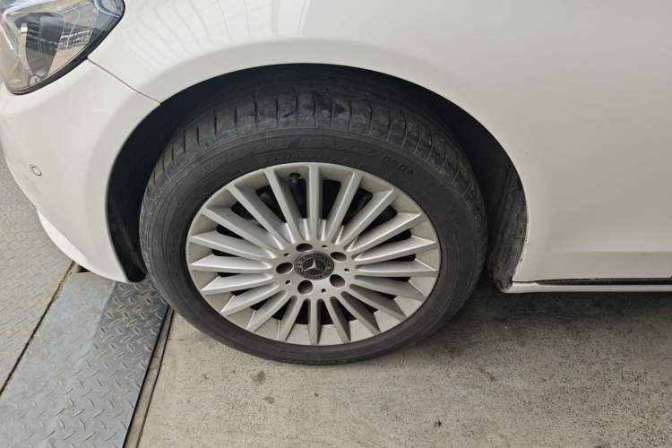 Used Mercedes-Benz C-Class 2015 Facelift C 200 L Left Front Wheel Hub
